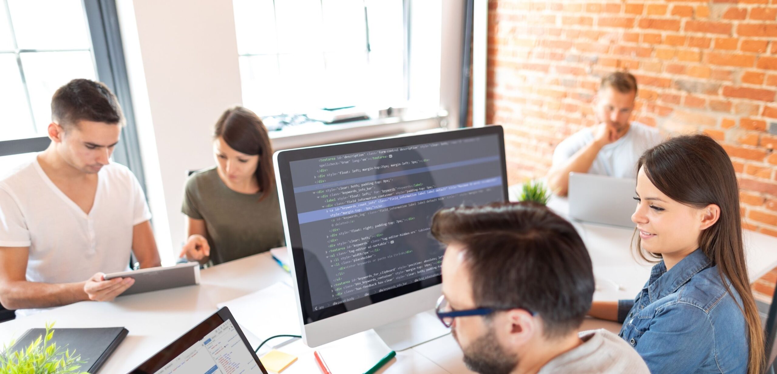 Студенты айтишники. Информационные технологии и программирование. Студенты айтишники. It специальности. Вакансия it специалист.